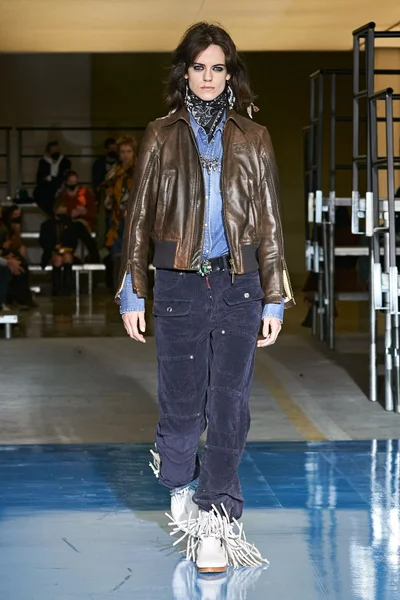 Look 18